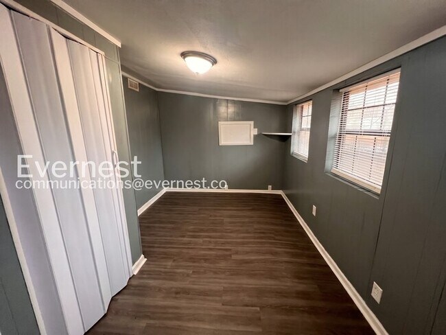 Building Photo - 5801 W 59th St