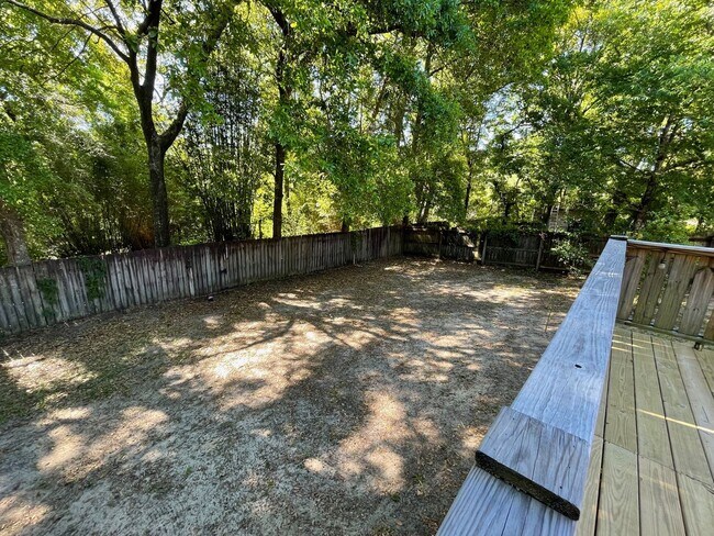 Building Photo - 4615 Gladstone Dr