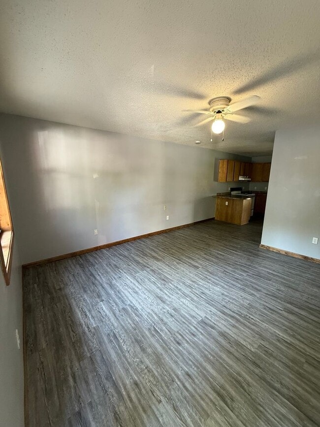 Building Photo - South Campus Place Townhome!