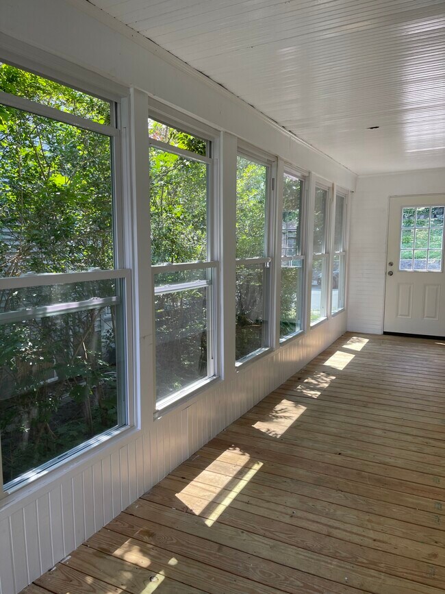 Building Photo - 108 Brooks St