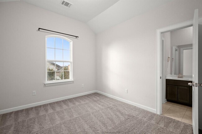 Building Photo - 327 Baretta Loop