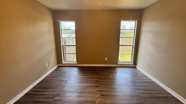 Building Photo - FOR RENT – 2 Bed / 1 Bath Triplex in Citrus Park, Ocala, FL – Available Now!