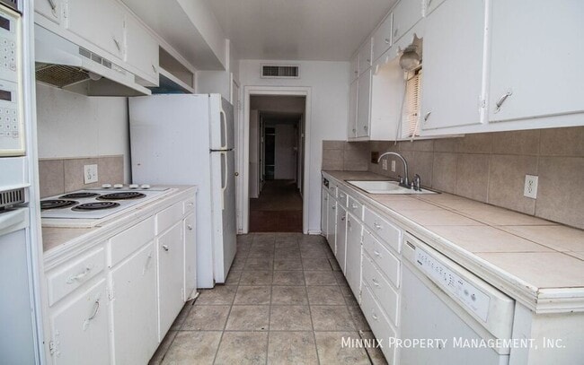 Building Photo - 1906 N Pecos St