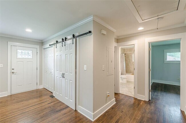 Building Photo - 2314 Bryant Dr