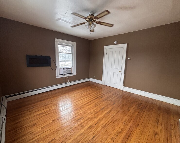 Building Photo - 103 Ulster Ave