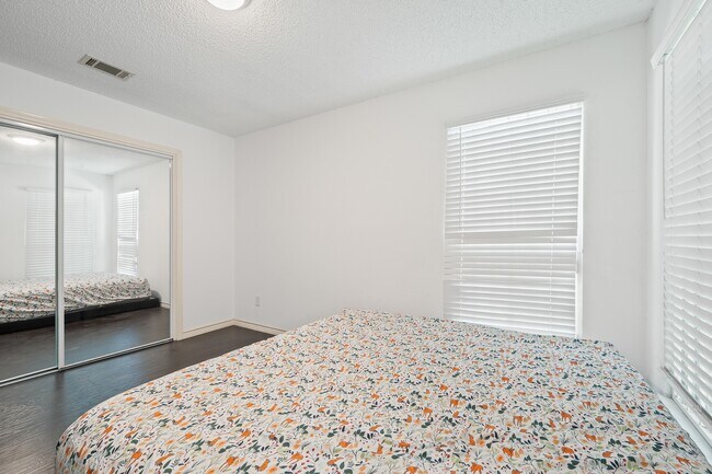 Building Photo - 1823 Mandrill Ln