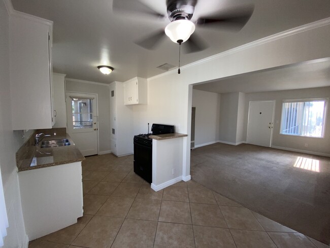 Building Photo - 6263 Vineland Ave