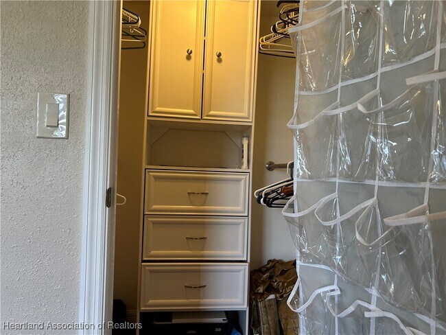 Building Photo - 5556 Matanzas Dr