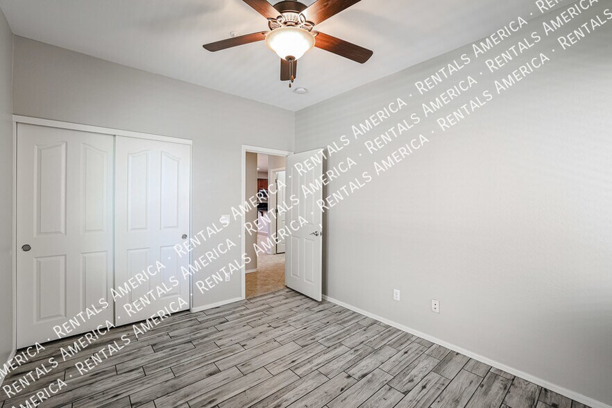 Building Photo - 7045 S Legend Dr