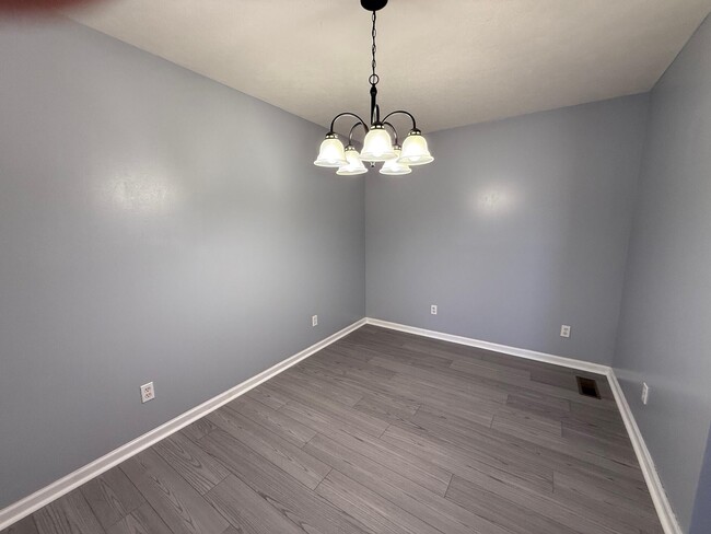Building Photo - 500 Clifton Ct