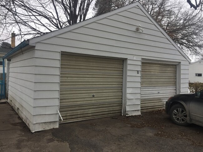 Building Photo - 641 Newton St