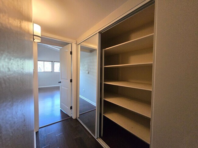 Building Photo - 5539 Baja Dr