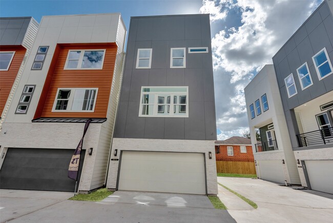 Building Photo - 1805 Emir St