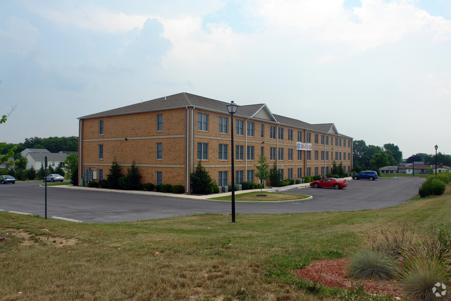 Primary Photo - Fountainview Apartments & Townhomes