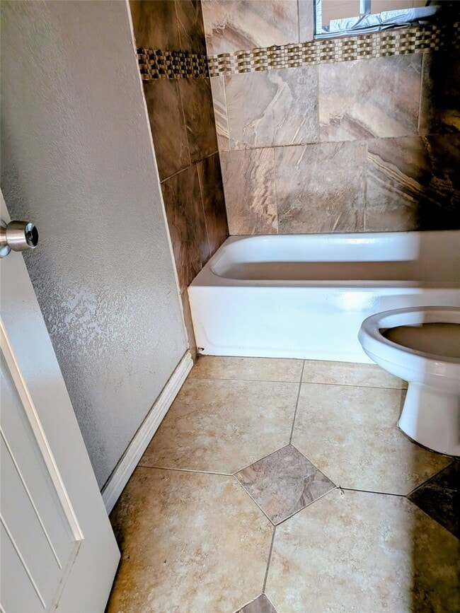 Building Photo - 7904 Hoffman St