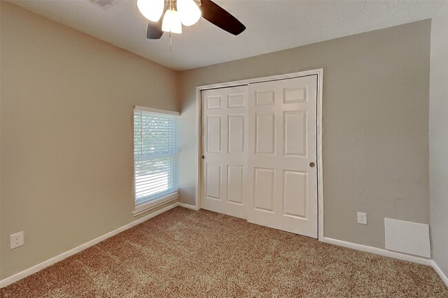 Building Photo - 1021 Glenview Dr