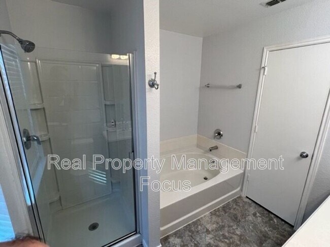 Building Photo - 1004 Trickham Dr