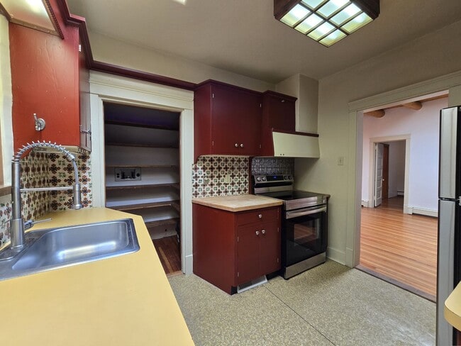 Building Photo - 342 Hillside Ave