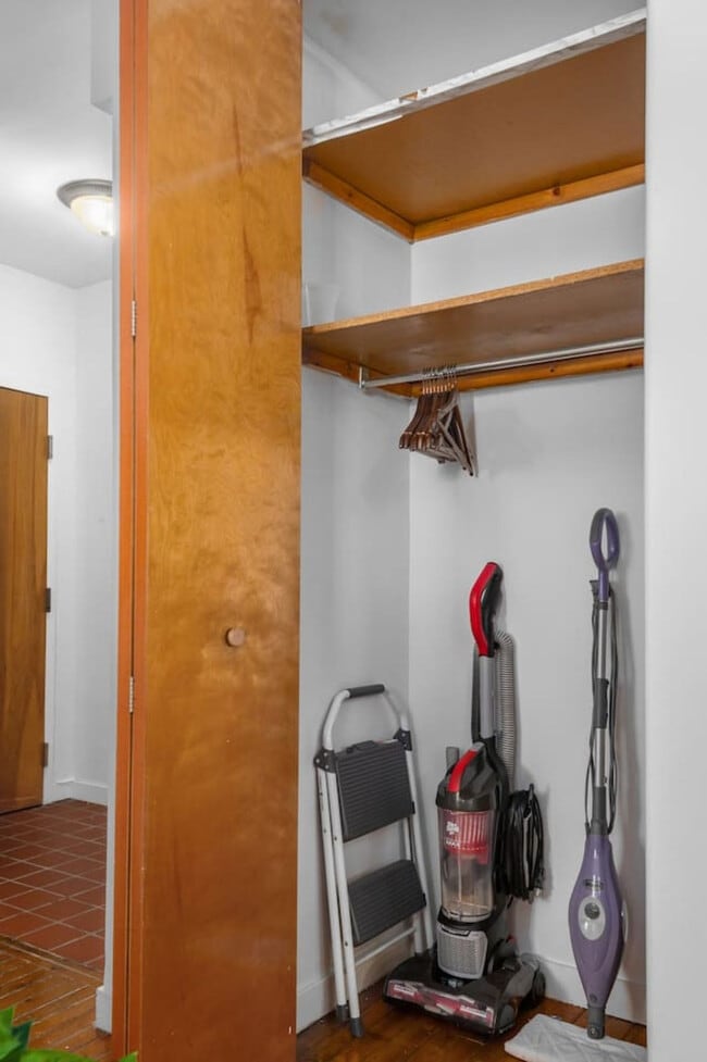 Building Photo - 309 Vine St