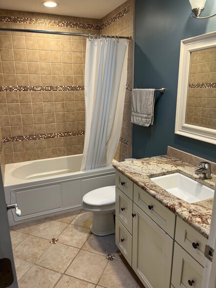 Building Photo - 889 E Stonebridge Ct