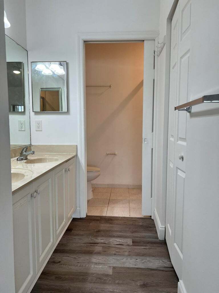 Building Photo - 10253 Via Hibiscus