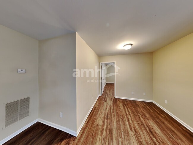 Building Photo - 1905 Ascot Terrace NW