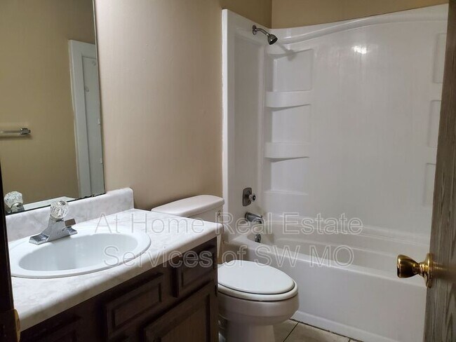 Building Photo - 627 W Meadowview