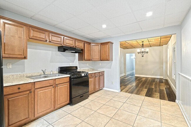 Building Photo - Coming Soon - Spacious 5 Bedroom, 1 Bath H...