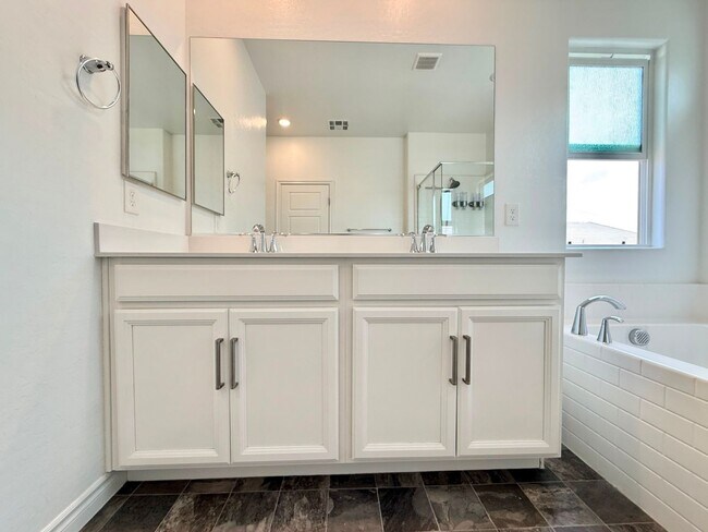Building Photo - Gorgeous Home waiting for you!