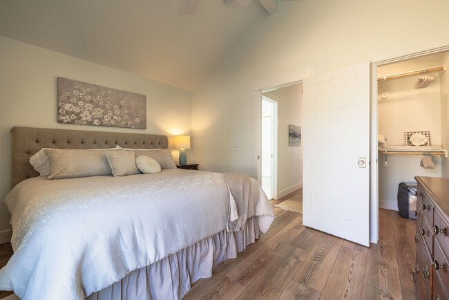 Building Photo - Beautifully remodeled bungalow