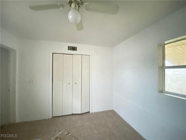 Building Photo - 15 Vineyard St