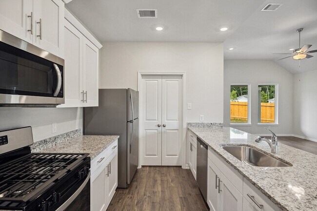 Building Photo - 15642 Honey Cv Dr