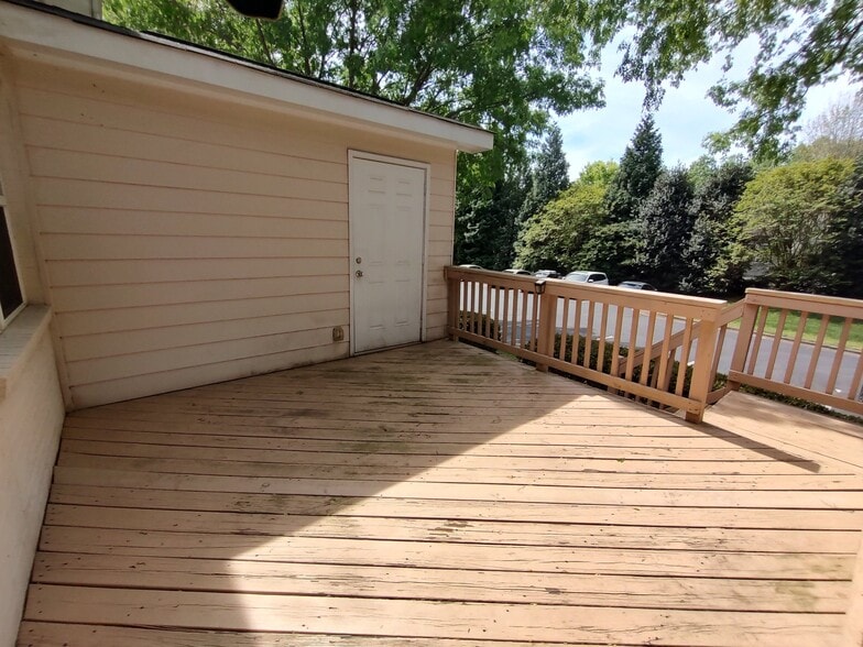 Building Photo - 908 Athens Dr