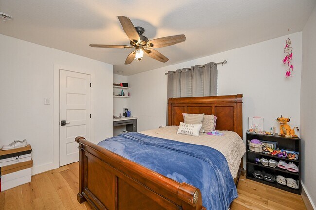 Building Photo - 25602 Yellow Pine Ln