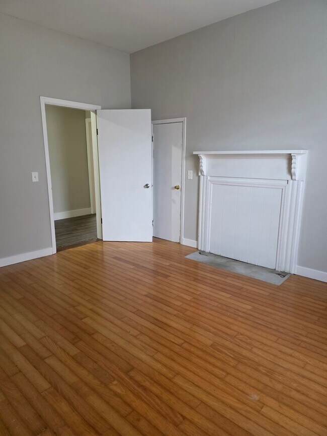 Building Photo - Spacious Downtown Monticello Home for rent