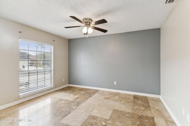 Building Photo - 14018 Fish Eagle Dr E