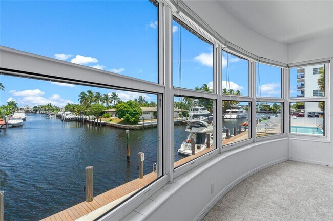 Building Photo - 3121 NE 51st St