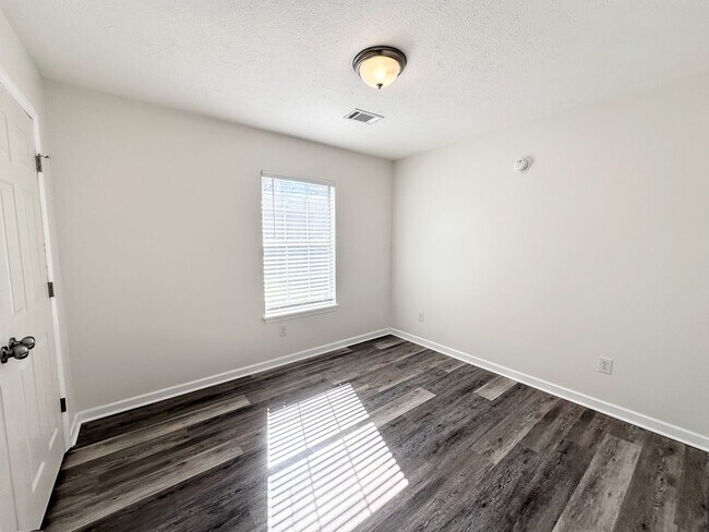 Building Photo - Branching Out in Laurel Oaks