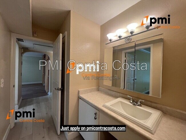 Building Photo - 460 N Civic Dr