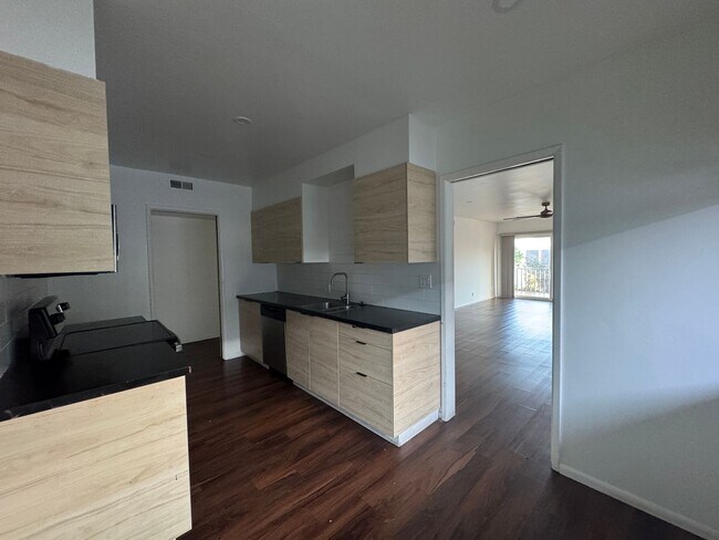 Building Photo - Charming 3bd 2ba apartment