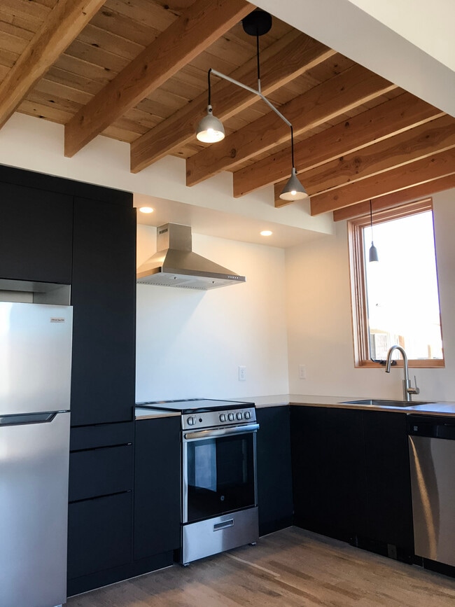 Building Photo - 926 Cleveland St.