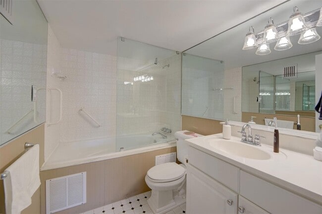 Building Photo - 1950 N Andrews Ave