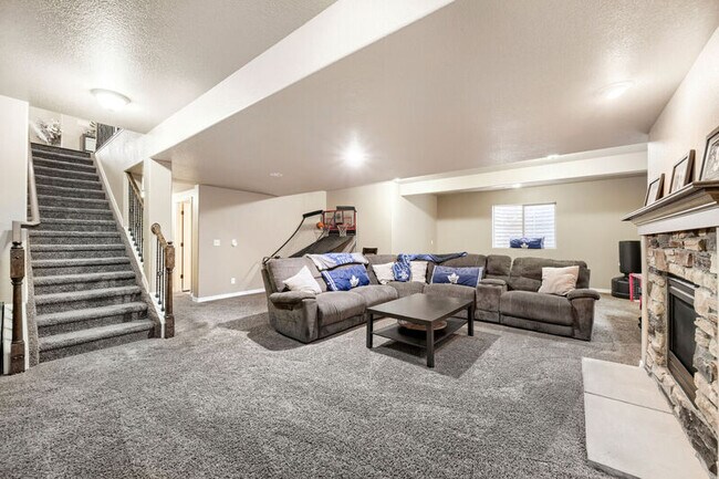 Building Photo - 6134 Rennert Dr