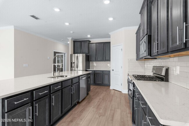 Building Photo - 235 Silverleaf Village Dr