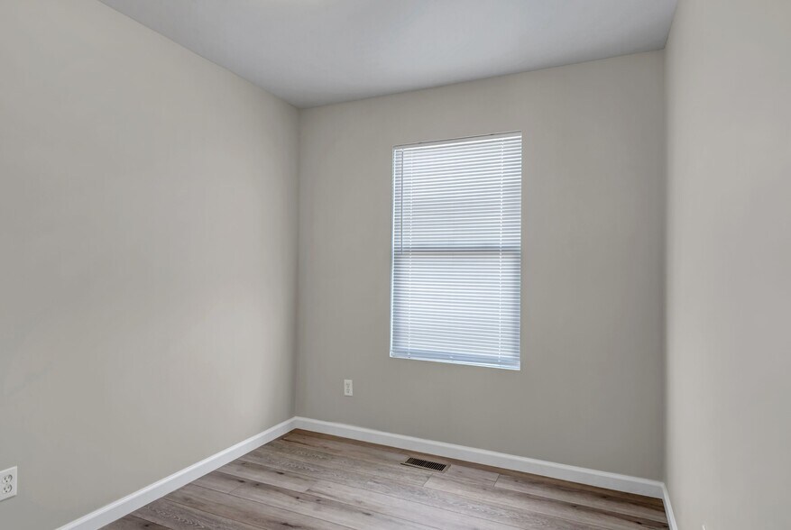 3rd Bedroom - 21 Nassau Dr