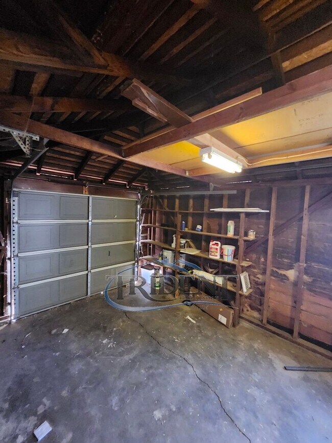 Building Photo - Cute 2 bedroom, 1 bath house