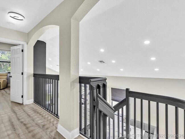 Building Photo - 7834 Oak Grove Cir