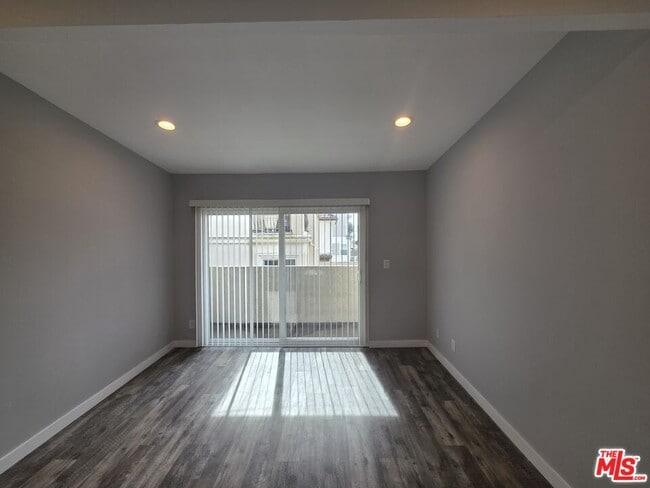 Building Photo - 210 S Lucia Ave