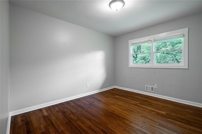 Building Photo - 2470 Landeau Cir