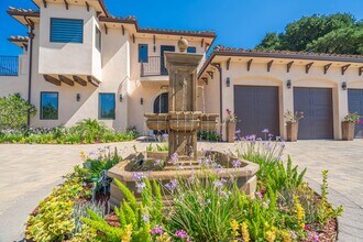 Building Photo - Exquisite 5-Bedroom Luxury Pool Home with ...
